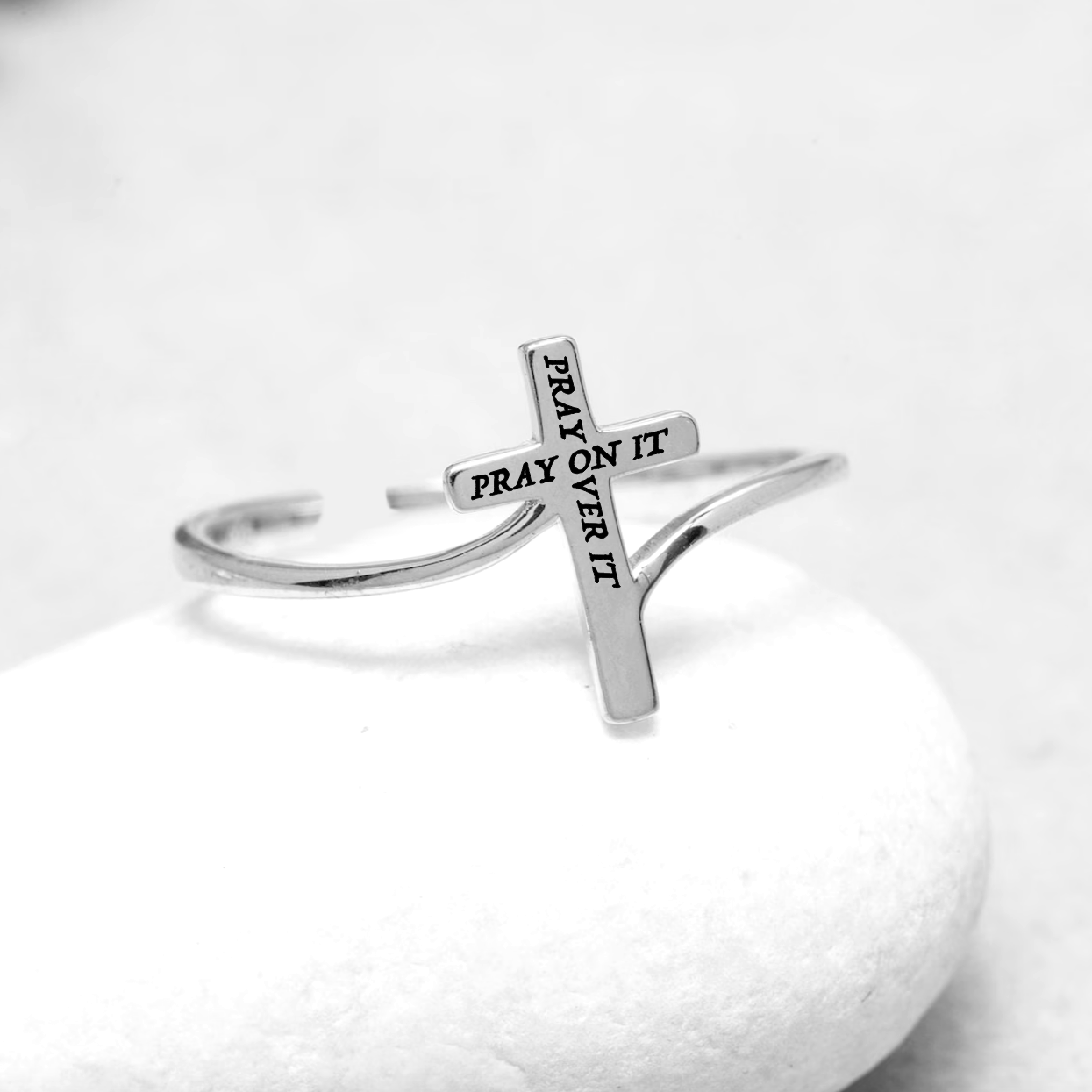 Pray On It Cross Ring Fem Things